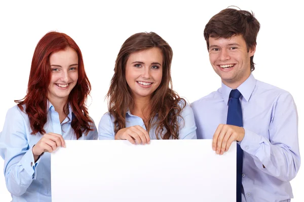 Due donne d'affari con uomo d'affari in possesso di bordo bianco, isolato — Foto Stock