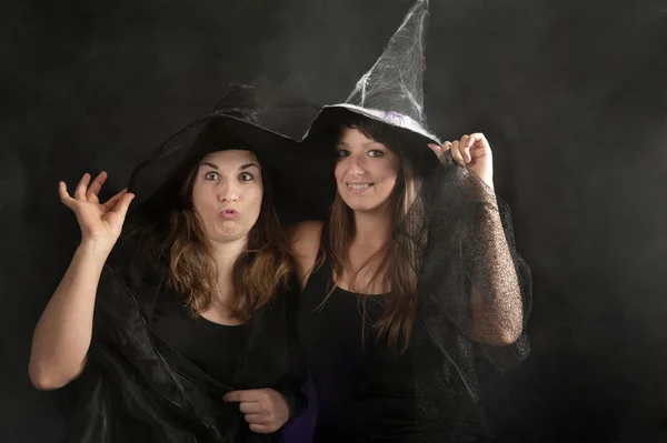 Twee halloween heksen — Stockfoto