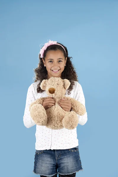 Mädchen mit Teddybär — Stockfoto