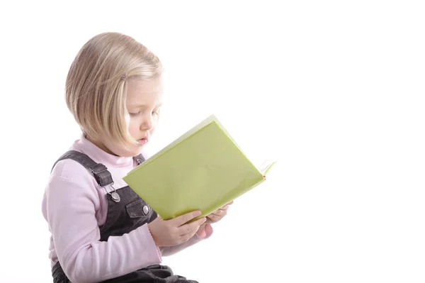 Malá holčička, čtení — Stock fotografie
