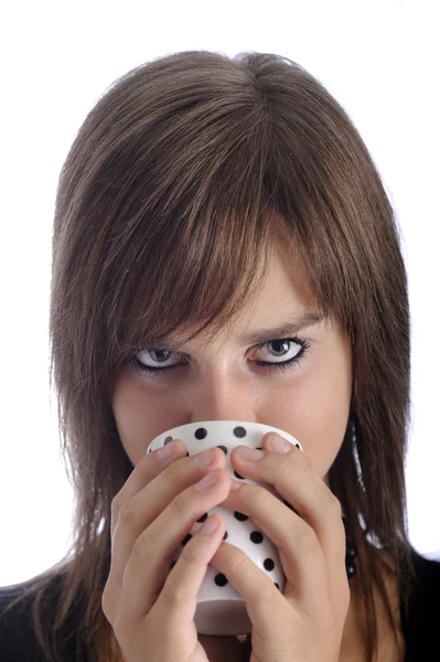 Adolescent fille regarder à partir d'au-dessus d'une tasse — Photo