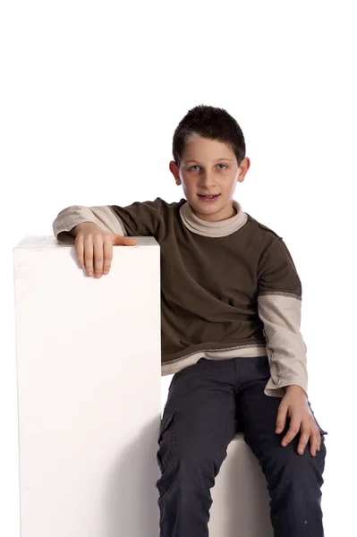 Ragazzo sorridente con gli occhi azzurri — Foto Stock