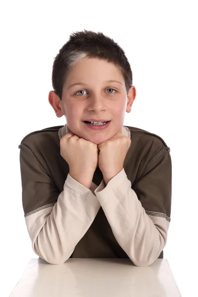 Uśmiechnięty chłopiec z niebieskimi oczami — Zdjęcie stockowe