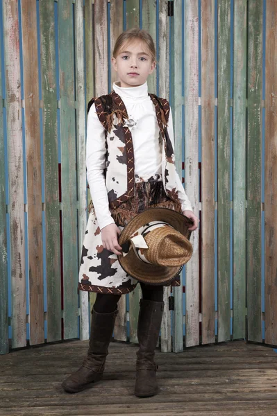 Cowgirl em roupa de país — Fotografia de Stock