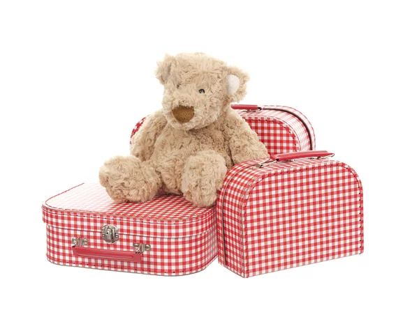 Tres maletas vintage rojas y blancas con oso de peluche —  Fotos de Stock