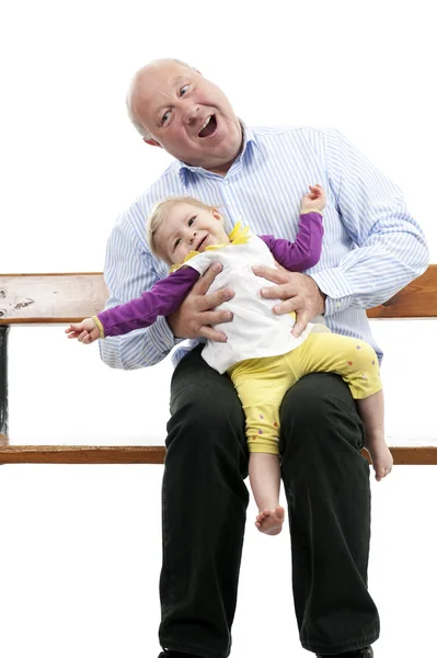 Grand-père avec petite-fille, isolé sur blanc — Photo