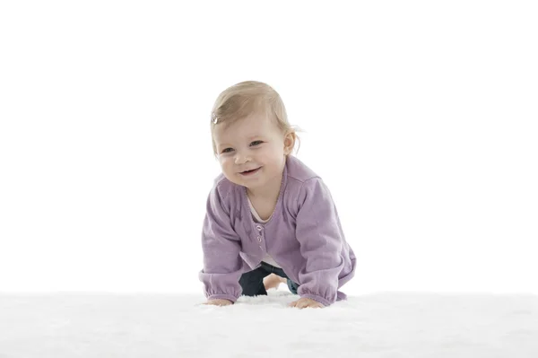 Kruipende baby, geïsoleerd op witte achtergrond — Stockfoto