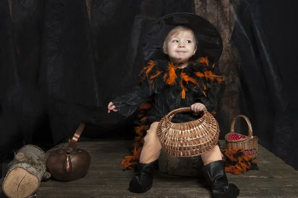 Kleine halloween heks — Stockfoto