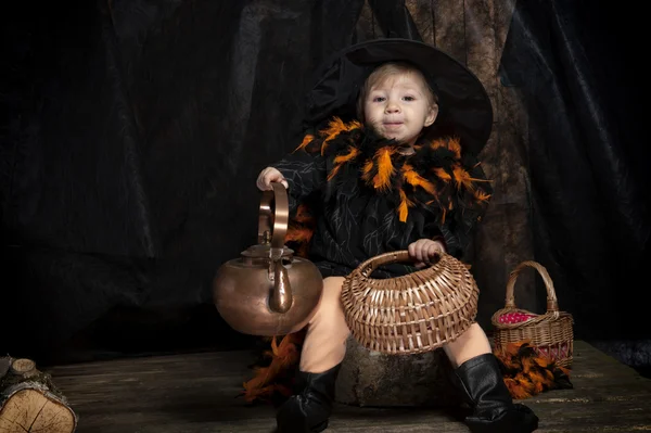 Mała czarownica halloween — Zdjęcie stockowe