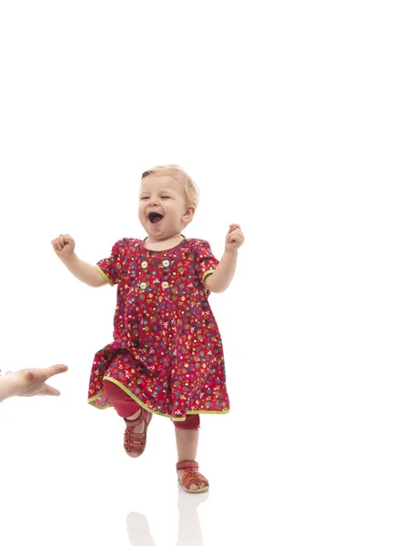 Baby her first steps — Stock Photo, Image