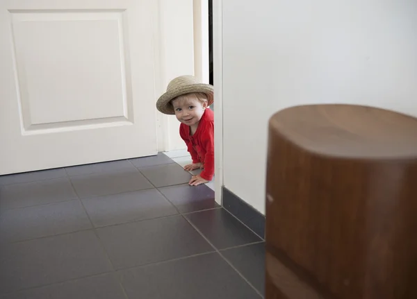 Little toddler playing hide and seek — Stock Photo, Image