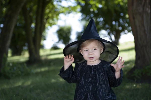 Little halloween witch outdoors — Stockfoto