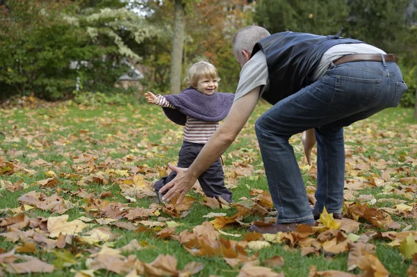 Little toddler in an autumn park — Stock Photo, Image