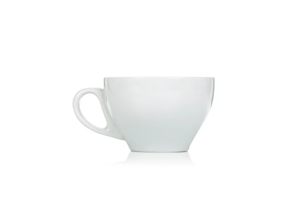 Tazza di caffè bianco in ceramica vuota su bianco — Foto Stock