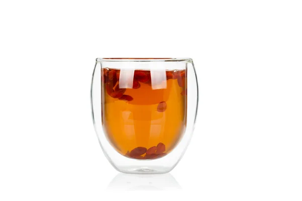Puchar pyszne gorące goji berry eliksir na biały — Zdjęcie stockowe