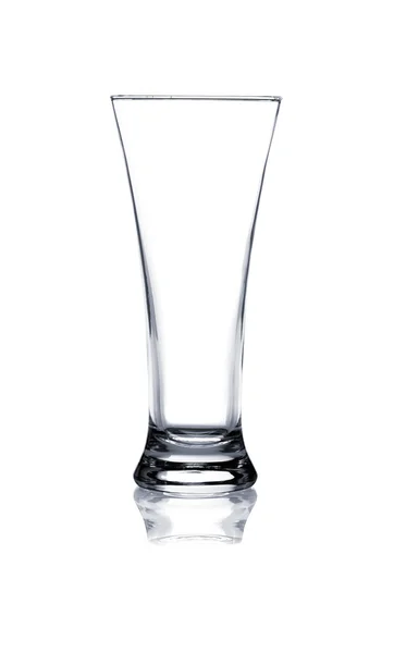 Boş cam bira bardağı beyaz arkaplanda izole edilmiş. — Stok fotoğraf