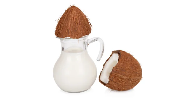 beyaz zemin üzerinde bir kavanoz isloated içinde Hindistan cevizi sütü