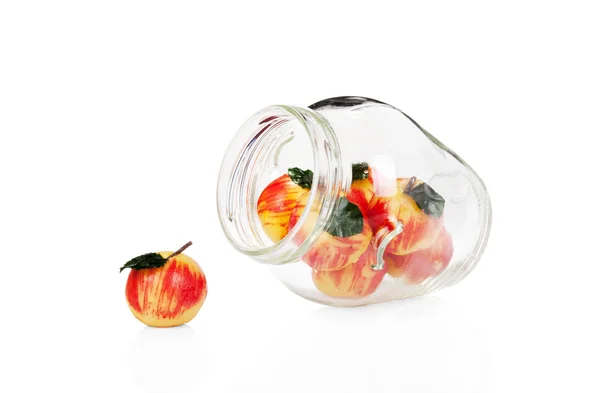 マジパン リンゴ、ガラスの jar に孤立した白い背景 — ストック写真