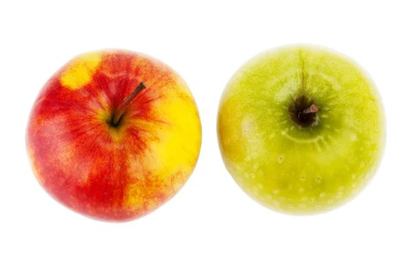 Rode en groene appels geïsoleerd op witte achtergrond — Stockfoto