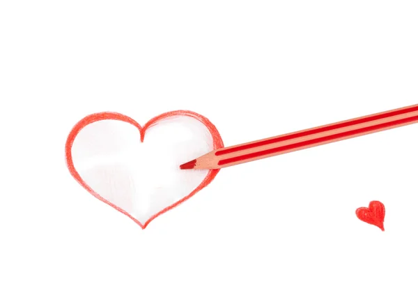 Красный карандаш рисунок сердца на белом фоне — стоковое фото