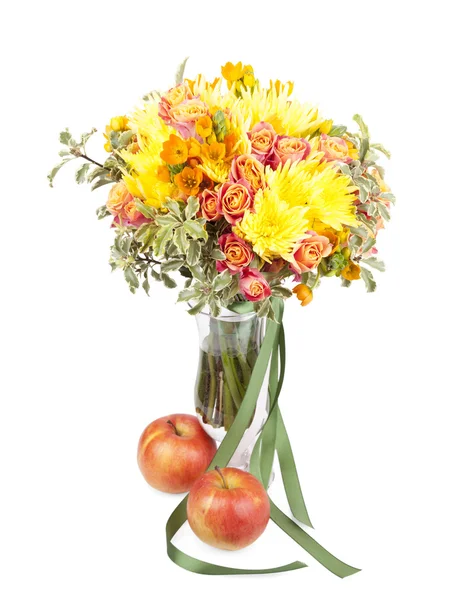 Bunch of spring flowers in a vase with apple isolated on white b — Stock Photo, Image
