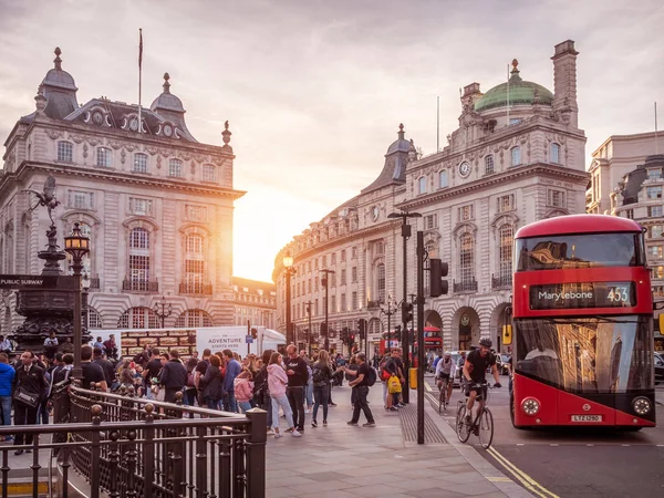 英国皮卡迪利马戏团观 — 图库照片