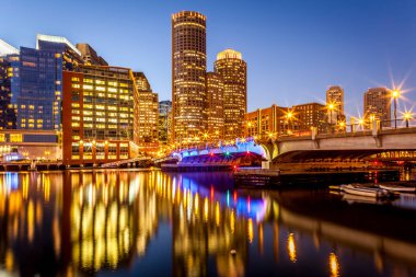 Boston manzarası Massachusetts, ABD Boston Limanı ve Finans Bölgesi.