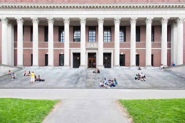美国马萨诸塞州剑桥哈佛大学的建筑观 — 图库照片