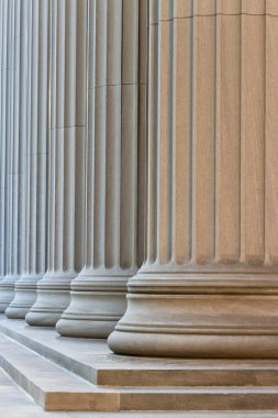 Bazı neoklasik sütunların mimarisi.