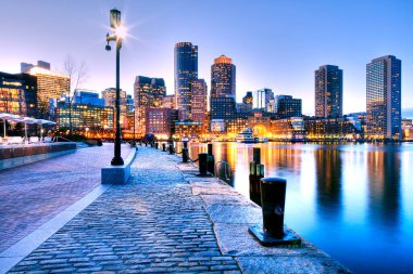 Boston manzarası Massachusetts, ABD Boston Limanı ve Finans Bölgesi.