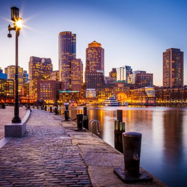 Boston manzarası Massachusetts, ABD Boston Limanı ve Finans Bölgesi.