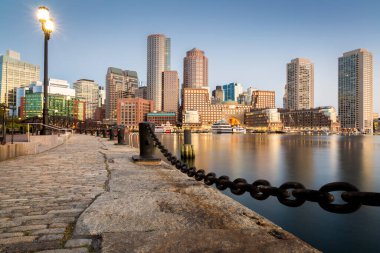Boston manzarası Massachusetts, ABD Boston Limanı ve Finans Bölgesi.