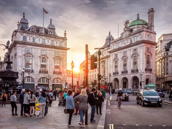 英国皮卡迪利马戏团的伦敦景观 — 图库照片