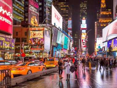 Geceleri New York 'taki Times Meydanı manzarası.