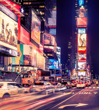 Geceleri New York 'taki Times Meydanı manzarası.