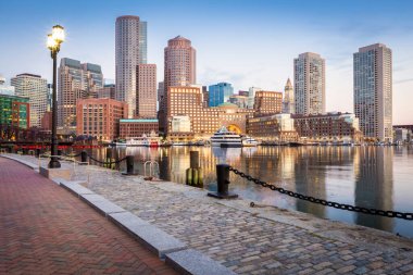 Boston manzarası Massachusetts, ABD Boston Limanı ve Finansal Diistrict.