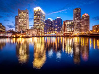 Boston manzarası Massachusetts, ABD Boston Limanı ve Finansal Diistrict.