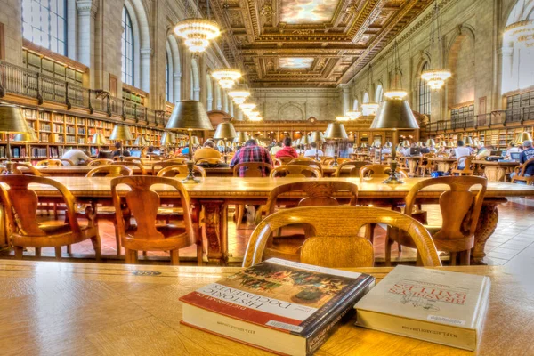 Историческая Архитектура Нью Йоркской Публичной Библиотеки — стоковое фото