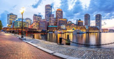 Boston, Massachusetts, ABD Boston Limanı ve Finans Bölgesi 'nin mimarisini gözler önüne seriyor.