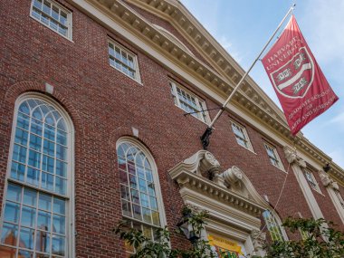 Cambridge, Massachusetts, ABD 'deki Harvard Üniversitesi' nin tarihi mimarisinin görüntüsü.