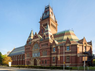 Cambridge, Massachusetts, ABD 'deki Harvard Üniversitesi' nin tarihi mimarisinin görüntüsü.