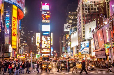 New York City 'deki Times Meydanı' nın gece manzarası.