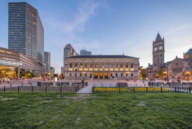 Massachusetts, ABD 'deki Boston Halk Kütüphanesi manzarası.