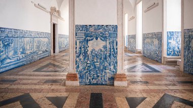 Süslü fayanslarıyla Portekiz mimarisi.