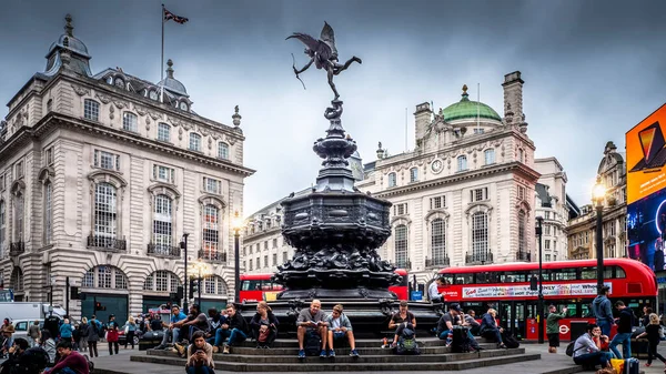 英国伦敦著名的皮卡迪利马戏团 — 图库照片
