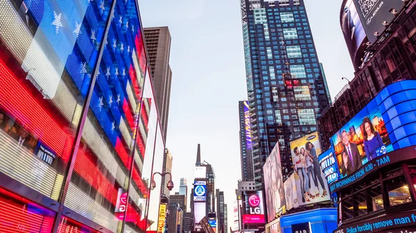 Προβολή Της Εμβληματικής Αρχιτεκτονικής Της Νέας Υόρκης Στην Times Square — Φωτογραφία Αρχείου