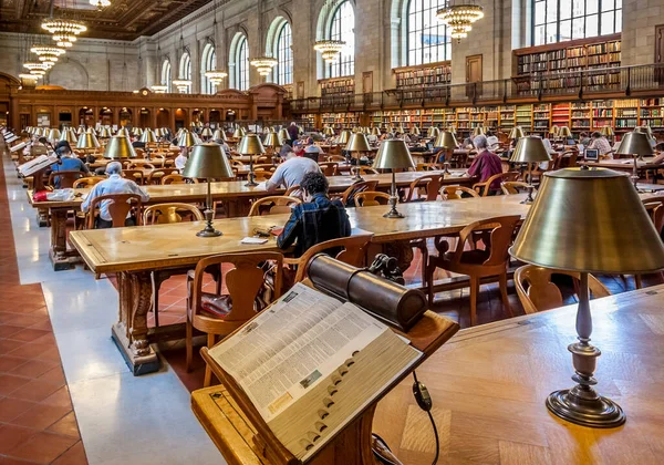 Widok Architekturę Wnętrz Biblioteki Publicznej Nowym Jorku Usa — Zdjęcie stockowe