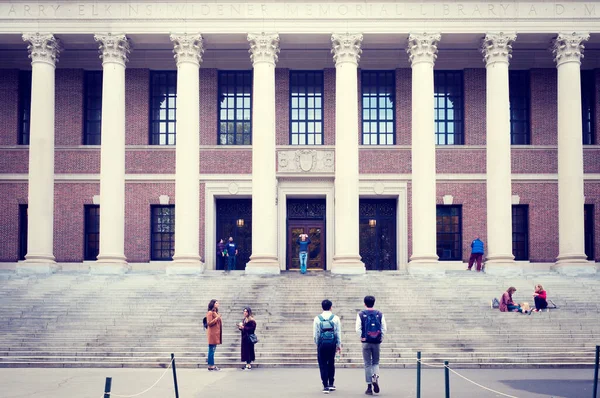 Widok Zabytkową Architekturę Uniwersytetu Harvarda Cambridge Usa — Zdjęcie stockowe