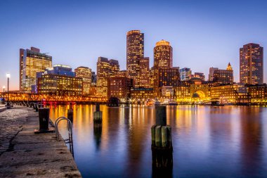 Boston Limanı ve Finansal Bölgesi, MA, ABD.