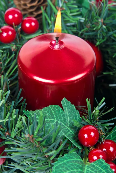 Vela en la decoración de Navidad — Foto de Stock